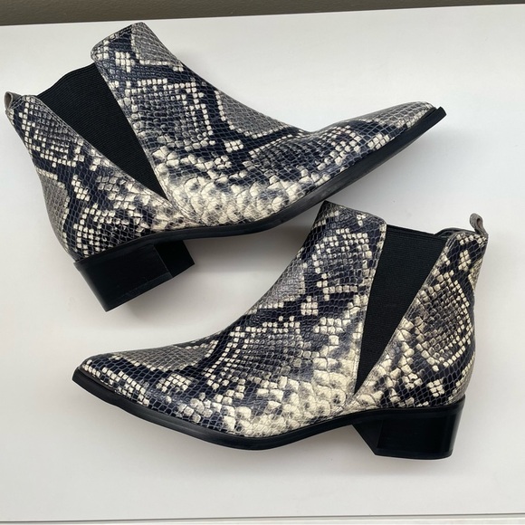 Marc Fisher Yale Pointed Chelsea Bootie reptile snake leather boot black white 9 - Picture 4 of 16